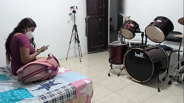 Image SEXY HOUSEWIFE PACKS HER BACKPACK TO GO ON VACATION TO VENEZUELA