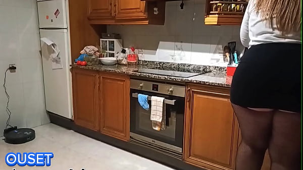 Image LATINA CON CULO ENORME ES SORPRENDIDA EN LA COCINA
