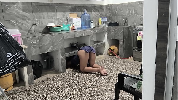 Image My stepsister got stuck in the kitchen while cleaning, I helped her and filmed her brown buttocks.
