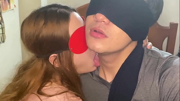 Image En clases de BESOS con mi HERMANASTRA candente