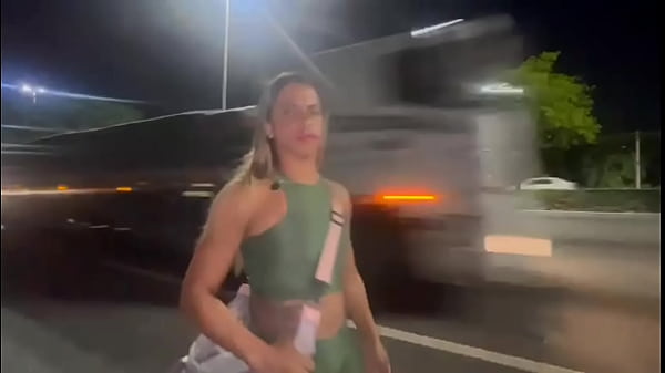 Image ESPOSA SENDO SEGUIDA E NO FINAL DA GOSTOSO PRO ESTRANHO