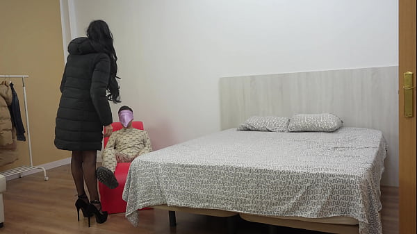 Image CUCKOLD REAL &ndash_ Vampirosa se folla a otro mientras su novio se toca