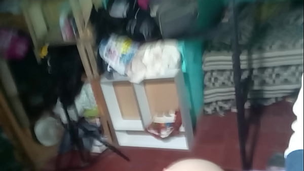 Image Se agacha y me pide que le baje la calza
