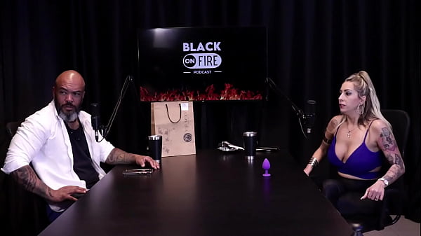 Image Loira mostra os peitos depois de falar que se estressou com ator na cena, &eacute_ atriz de fetiche, n&atilde_o gosta de sexo anal, e o jogo do Mama, Senta ou Passa... - Julia Fontanelli (WATCH ON: SHEER/RED)