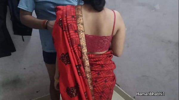 Image Indian desi wife ki saree utha ke peeche se chudai.