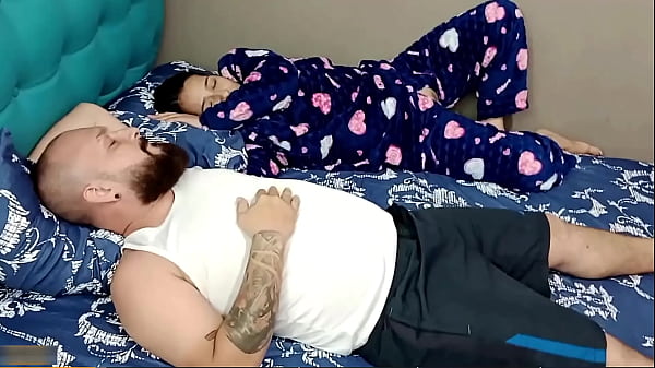 Image Latina calinte cansada de masturbarse, aprovecha la llegada de un amigo y le da una mamada muy buena para que la folle - PORNO EN ESPA&Ntilde_OL