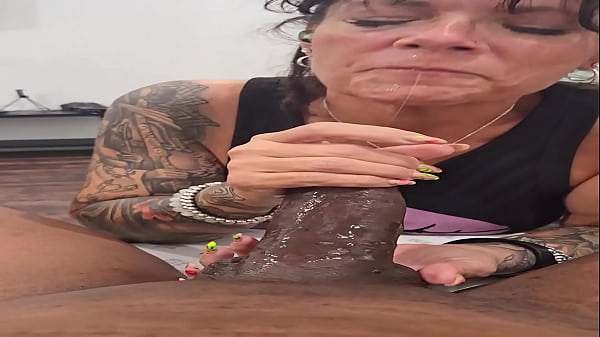 Image HOLLEE HUNTRESS DINES ON MAJIC