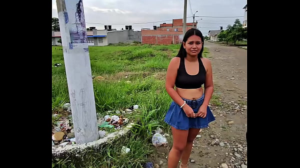 Image despues de la fiesta chica espera el uber y la convenso de ir a mi casa