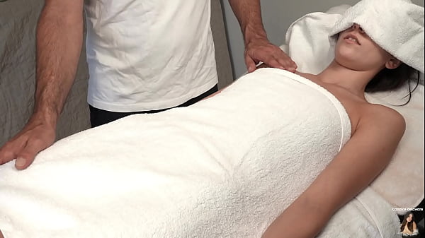 Image pervert masseur fucks a horny patient!!