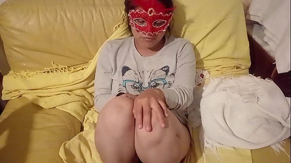 Image Me manoseo en frente de mi hermanastro, me dio duro con su polla