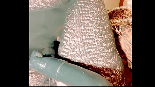 Image JettHoover machine fucked with fists and huge dildos while pissing and cumming everywhere including in her chest