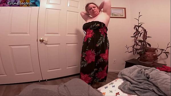 Image Poor horny stepmom's back is hurt and needs a good fucking