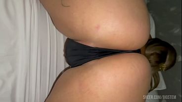 Image GOSTOSA LOIRA DE BIQUINI FIO DENTAL SENDO FODIDA POR BAIANO DOTADO
