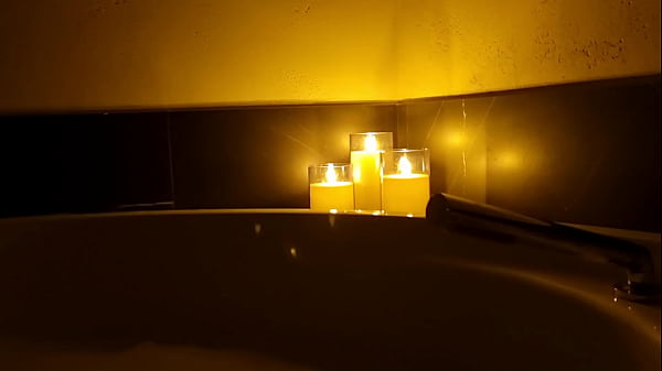 Image A CHI VA DI FARMI COMPAGNIA? | SEGA IN VASCA IDROMASSAGGIO E MUSICA RILASSANTE - VIENI A GIOCARE CON IL MIO CAZZO PIENO DI SCHIUMA