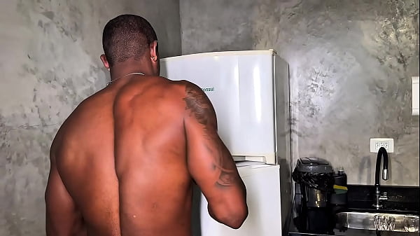 Image MULHER OFERECE AMIGA DE JANTA PRO MARIDO