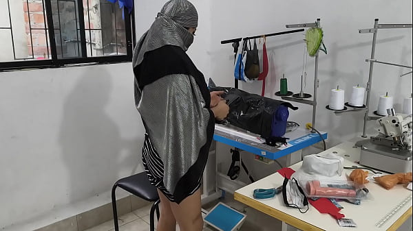 Image Indian seamstress masturbates deliciously in the clothing workshop