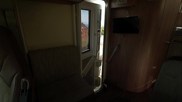 Image Il se fait pomper en conduisant le camping car