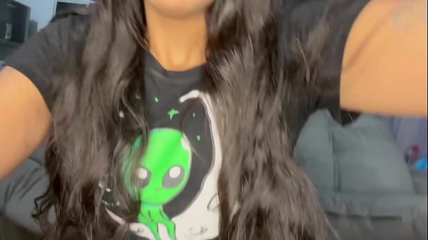 Image Menina perde o celular e v&iacute_deos que ela mandou pro namorado vazam.