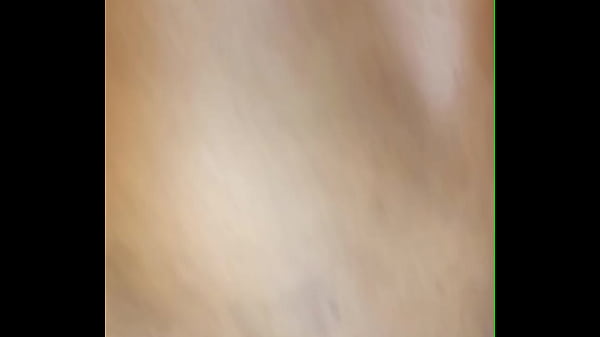 Image Esposa de buen culo se come su primera polla negra delante de su cornudo