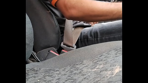 Image Punheta no carro exibicionismo
