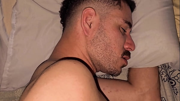 Image O CUZINHO CHEGA PISCA QUANDO O MACHO DA VIZINHA VEM PEDIR A&Ccedil_UCAR LOGO CEDO, FODE E VAI EMBORA.