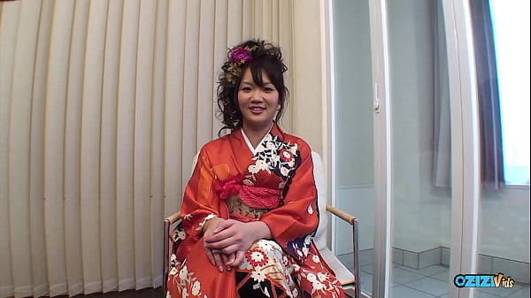 Image Lovely geisha looking Asian babe flashes her cunt and signs up for a pussy rub