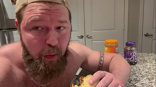 Image Hung White Bodybuilder Makes a Cum Sandwich with Multiple Loads