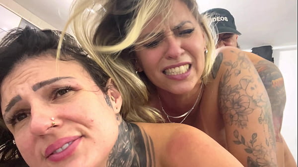 Image E quando fazemos daquele jeito um sexo bem gostoso a tr&ecirc_s! Com as bucetas latejando doidos quase gozando! Os tr&ecirc_s gozando juntos muito gostoso que chega da moleza !