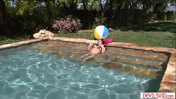 Image Big tits latina girlfriend getting fucked in swimming pool