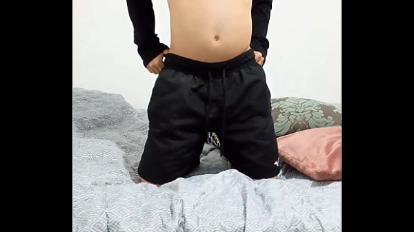 Image Nerd dedilhando o cuzinho e gozando gostoso
