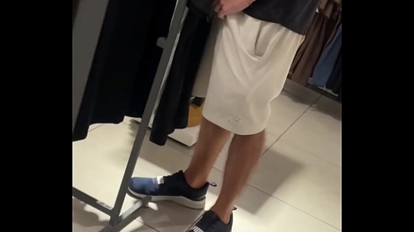 Image DANDO PRA UM BOY PUTO NO PROVADOR DA LOJA NO SHOPPING. QUASE NOS PEGARAM. - FREE
