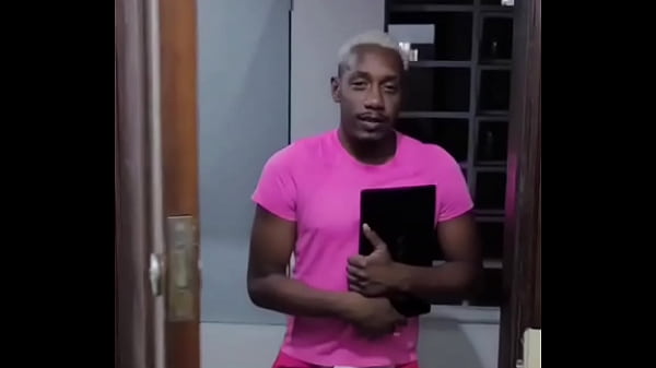 Image Viciado em novela quer convencer outras pessoas a assistir nem que seja no pau