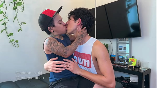 Image Tiny guy takes a massive cock - enriquemudu & adrianzuki
