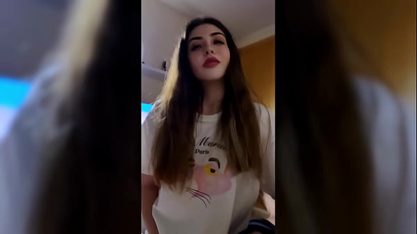 Image me puse tan caliente que termine gimiendo y me escucharon los vecinos