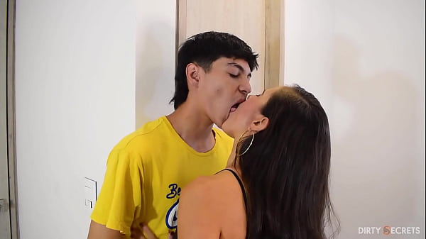 Image MILF KATHYLEE IS FUCKED BY A THIEF HIDDEN FROM HER HUSBAND