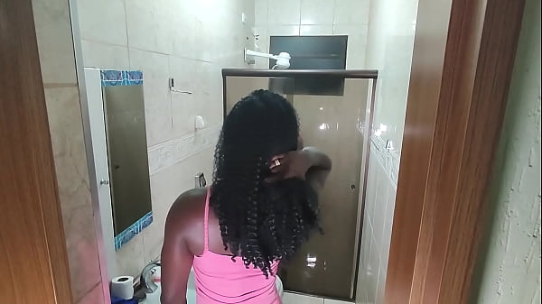 Image C&acirc_mera escondida flagra negona se acabando no pau do novinho