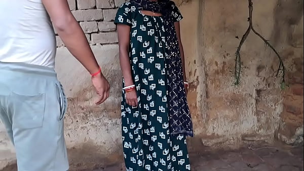 Image Chhoti Si jhopadi Mein Pati Ne Patni pela