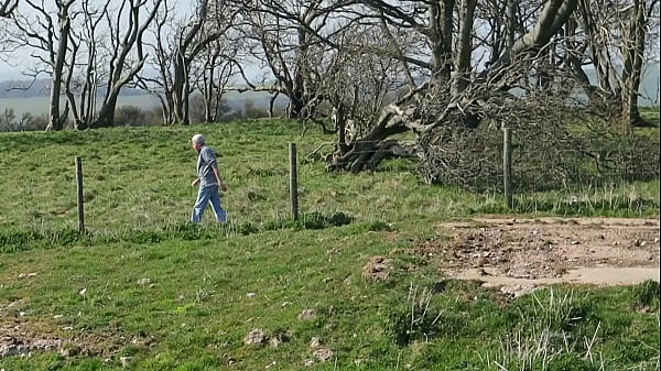 Image perv spies on farmers daughter whilst she plays with her pussy behind the barn (public)