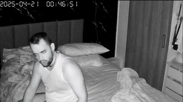 Image C&acirc_mera escondida mostra caras fazendo boquete no alojamento, um meia nove bem safado.