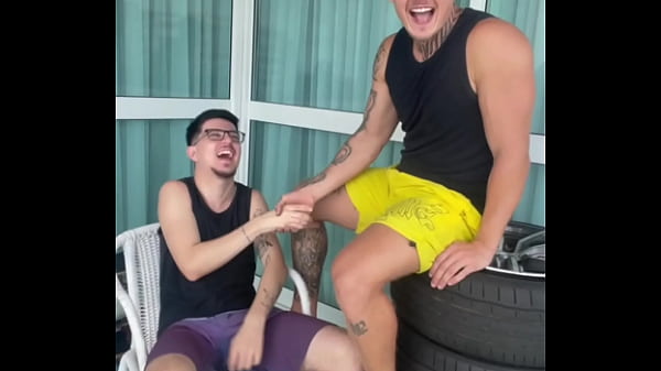 Image CONVENCI O COLEGA HETERO DA ACADEMIA A FAZER UMA BROTHERAGEM COMIGO.ME DEU LEITE NA BOCA.