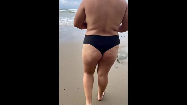 Image Surprising I record a sexy Colombian girl on the beach and we ended up fucking very hard on the beach.
