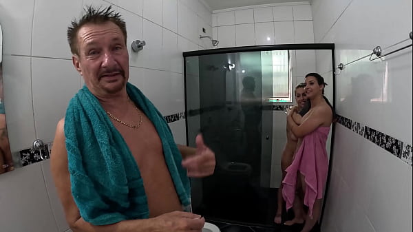 Image Carlos Urach estreando no mundo adulto com duas gostosas