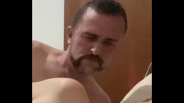 Image casal amador faz sexo caseiro apaixonado e termina com uma grande gozada de porra