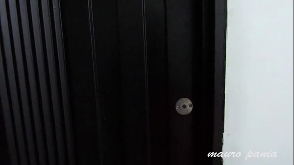 Image MILF scort, arriving at her apartment