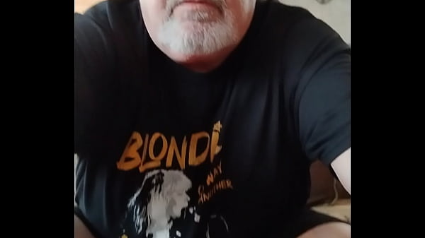 Image JACKING OFF IN A BLONDIE T SHIRT