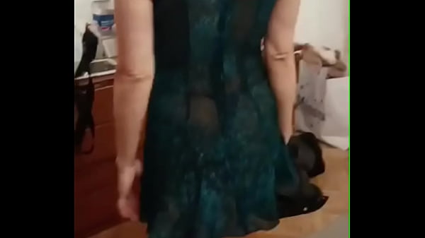 Image Cuando mi novia se va de casa yo pongo a mi suegra a chupar mi polla y me la foll&oacute_ hasta por el culo