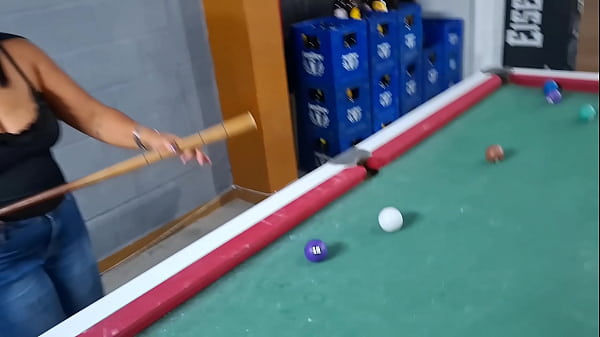 Image Sinuca do prazer: ela perdeu o jogo e ganhou rola na buceta