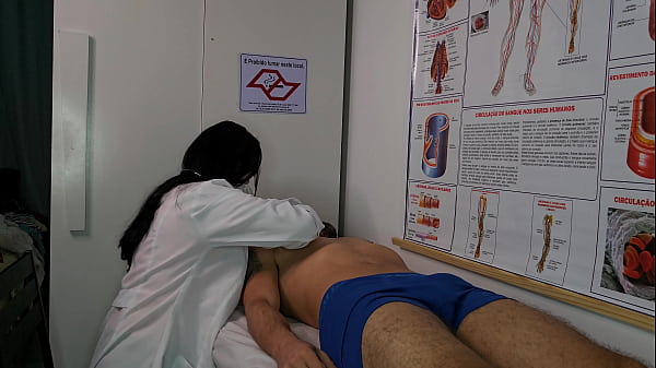 Image Enfermeira fica excitada ao ver ere&ccedil_&atilde_o do paciente