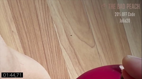 Image Eu juro por Deus que este brinquedo pequeno suga a minha alma.