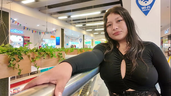Image Encontr&eacute_ a Valentina en el centro comercial